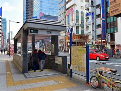 自宅から京成線～都営浅草線に入り、1時間程度で大門駅に到着。
