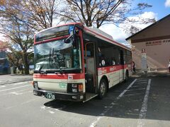 12:02
元箱根に着きました。
路線バスに乗りましょう。

①箱根登山バス:旧街道経由箱根湯本駅行
元箱根港.12:05→畑宿.12:18