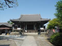 朝倉彫塑館から南へ200mほどにあるのが観音寺．
江戸初期の創建，現在地には1680年に移転している．
真言宗寺院で山号は蓮葉山．本尊は大日如来．
赤穂浪士の供養塔があるらしいが，後から知ったことである．
所在地台東区谷中5丁目．