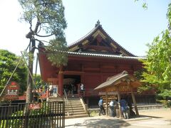 北へ歩を進める．
こちらは寛永寺清水堂．東叡山寛永寺の堂宇のひとつ．
江戸幕府初期に京の鬼門封じの比叡山になぞらえ開山された寛永寺．京の寺院がいくつも模されて建てられたそうだ．
で清水寺を模したのがこちらの清水堂．さらに本尊千手観世音菩薩(秘仏)は清水寺から奉納されており，清水観音堂と呼ばれる．