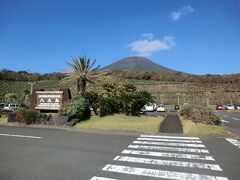 10:17
青ヶ島からヘリコプターで八丈島に戻って来ました。
八丈島空港から見た、八丈富士です。
とても、いい天気ですね。
