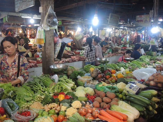 野菜コーナー　日本の野菜と大体同じです。
