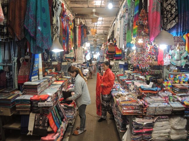 もちろん、衣類や日用品も扱っています。