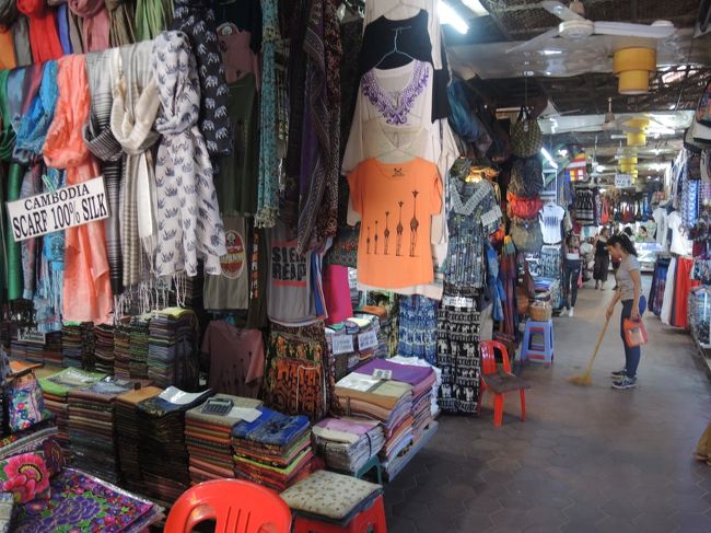 生鮮食品エリアより、ちょっと小綺麗になります。