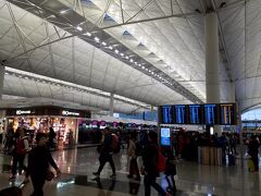 香港国際空港につきました。チェックイン済なのでこのまま出国します。