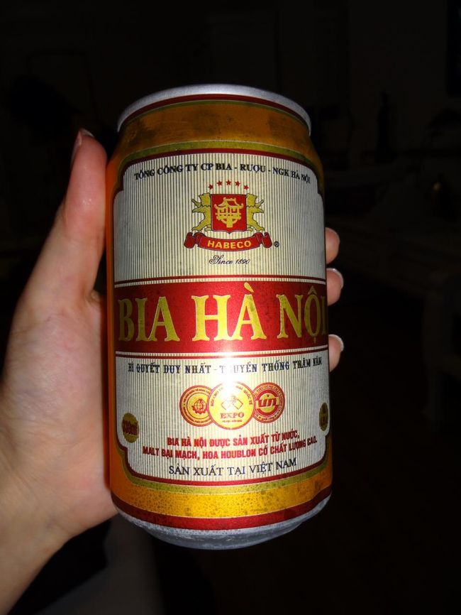 ビールをゲット。<br />ビアハノイ。<br />水より安い気がする。