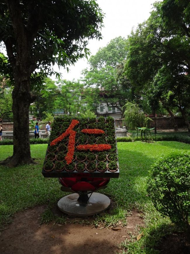 ホーチミンのお墓の次は孔子が祀られている文廟。