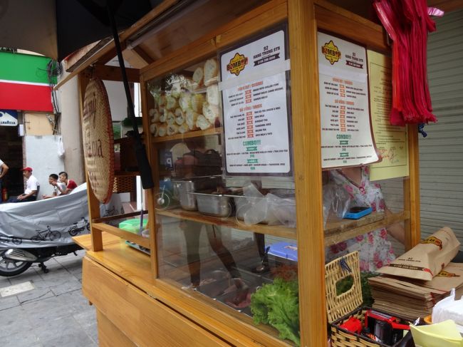 道端で売ってるバインミー。<br />最初に食べたのよりいい感じだった気がする。