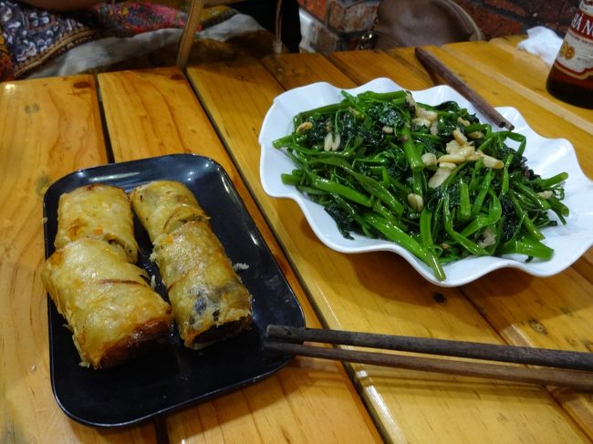 晩御飯。<br />この後ローカルな人が行くお店で生春巻も食べました。