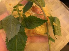 観光をした後に楽しめる屋台風のレストランがここ。
さまざまなベトナム料理を楽しめます。
まずはバインミー。南部の料理ではあるものの、美味しくいただきました！

http://blog.livedoor.jp/aiko97/archives/52510381.html