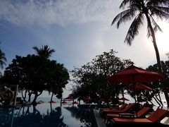 12/23
今回の旅は、バンコクの友達が同じくサムイ島に来ているので、久しぶりに会います。

お、晴れてるね、いい感じ