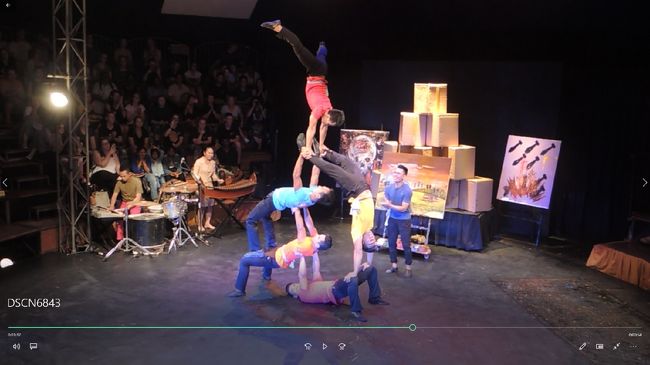 ソカは子供たちにサーカスを教えます。<br /><br />動画：https://youtu.be/WRH1SJ6GMhU<br />