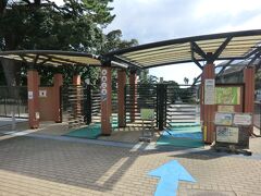 さて、こちらは動物園。
大島公園の施設は入場無料です。
さすが、東京都立施設、太っ腹ですね。
入ってみましょう。