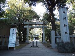 赤坂氷川神社　鳥居

日枝神社から徒歩15分ほど。

元准勅社神社の東京十社のひとつ。
氷川神社は初めてお詣りさせてもらいましたが、
これで十社のすべてをお詣りしました。