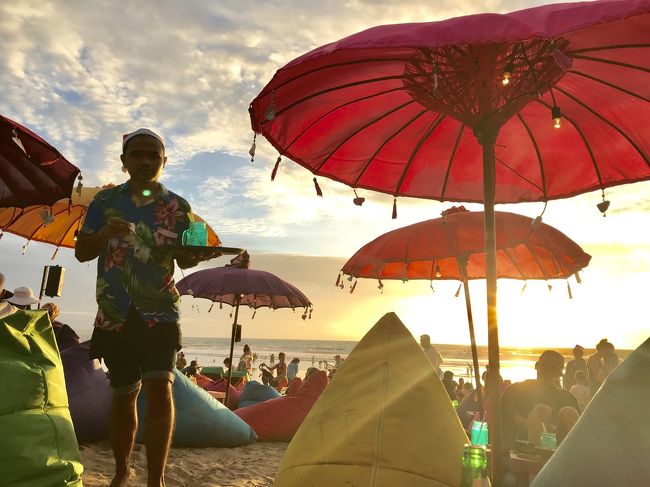 クリスマスが近かったのでスタッフはサンタ帽でした～