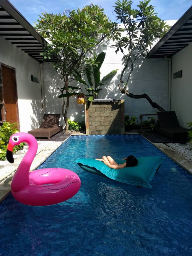 浮輪は私物。プールベットはヴィラのものです。これがめっちゃ気持ちよくてずぅーと浮いてました～