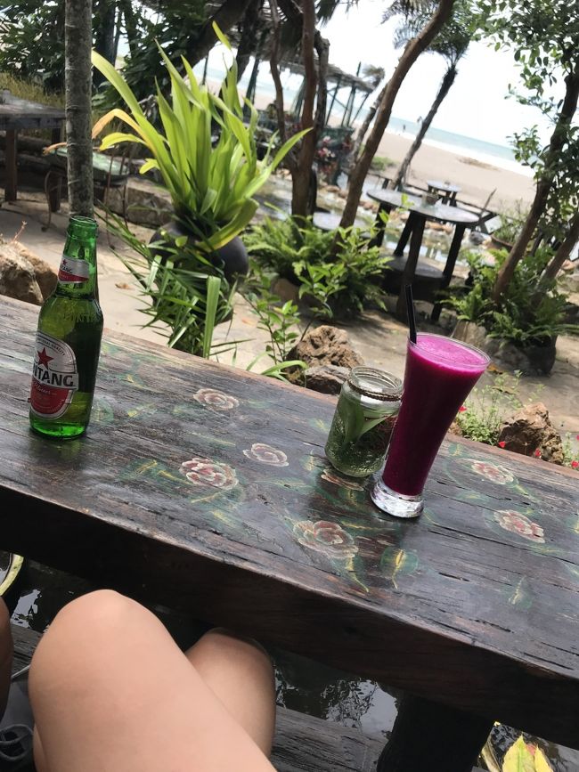 お昼前だったから、ランチを食べようかと思ったらまだ無いと言われて、結局カフェだけしてのんびり。