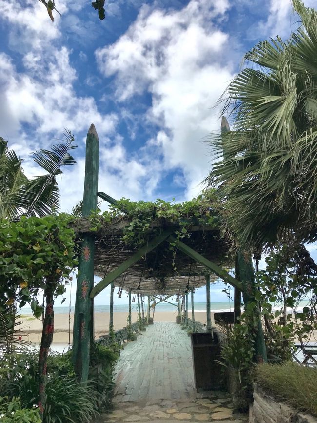 予定は何も無いので、気になってたチャングーのレストランに行ってみる。