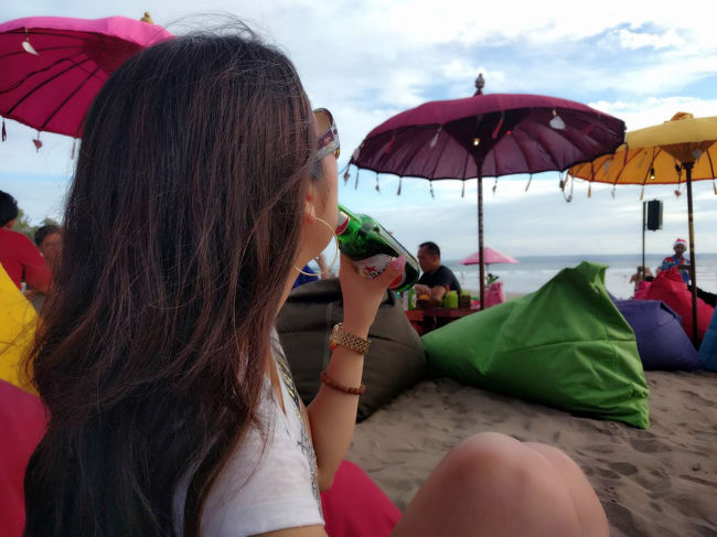 とりあえずビンタンビールで乾杯。