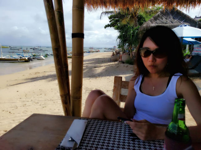 久々サヌールに来てみたけど、人も少なく穏やかで殆どが欧米人。ゆっくりビーチでランチしたい時なんかは凄く良い。