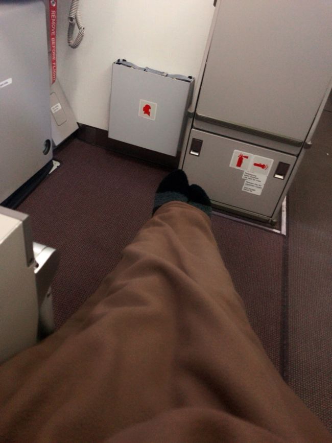 飛行機の出発が1時間半ほど遅れて、めっちゃくちゃ眠たかったので、搭乗してすぐ爆睡。起きたら朝食が配られてた～<br /><br />来年はもう少し長く滞在しようかなぁ～<br /><br />またまたバリ島へ、<br />Lilin Lovina Beach Hotel ロビナビーチ <br />https://4travel.jp/travelogue/11314843<br />Villa Sarah スミニャック<br />https://4travel.jp/travelogue/11315107<br />