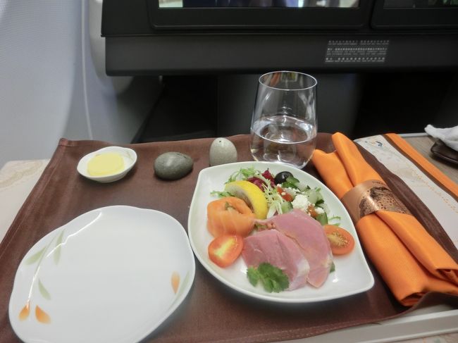 スモークサーモンとスモークダックのサラダです。