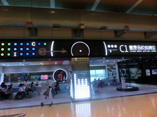 ここは音楽をテーマにした待ち合いスペースです。<br />文章や音楽、映像で台湾音楽と『ゴールデン・メロディー・アワード』の歴史が紹介されています。