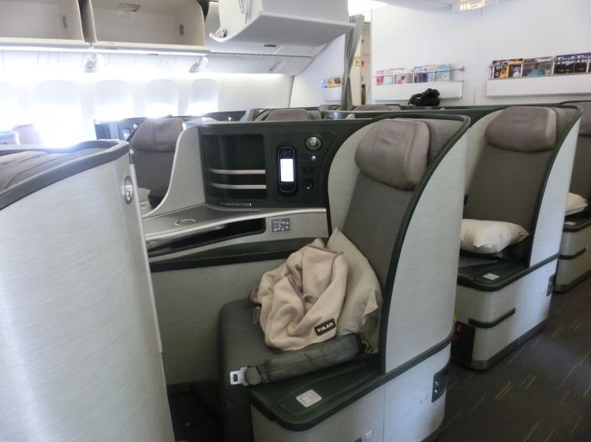 真ん中は2席です。カップルはこちらのシートが宜しいかも。