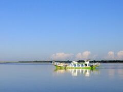 エーヤワディー川クルーズ。日暮れまで１時間ほどかけて川を漂います。
どうしても船に乗りたかったので大満足です。貸切でした。
一人20,000Kだった気が・・・。