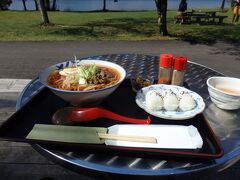 昼食はアイヌ料理の鹿肉入りうどんで
天気が良ければポロト湖を見ながら食べることができます