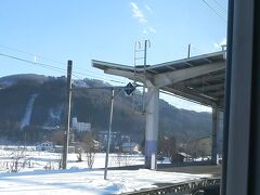 白馬。

駅近くにスキー場があります。
