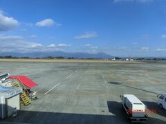 阪急旅行代理店のツアーで鹿児島県は、指宿温泉と霧島温泉の2泊3日です。
羽田から鹿児島空港に降り立ちました。
JALのマイレージが付きました。