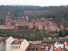 Schloss Heidelberg（ハイデルベルク城）

アルテ・ブリュッケから見たハイデルベルク城。重厚な佇まいです。