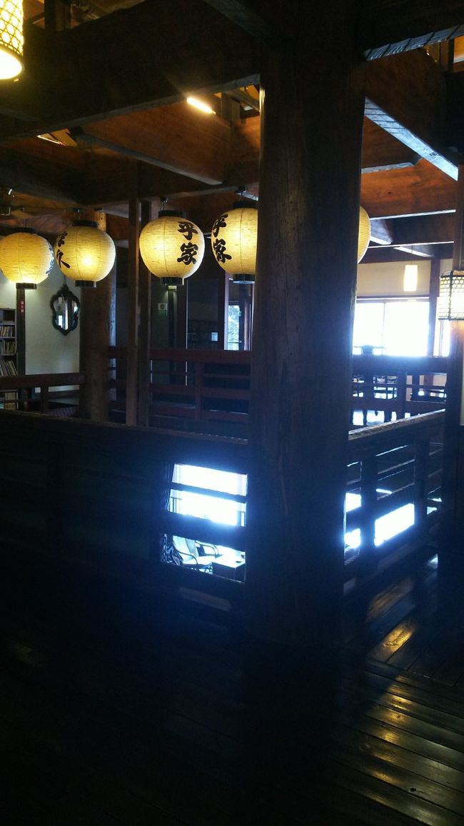 二階のくつろぎスペース。そのすぐそばに、部屋がありました。