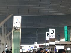 9:20 NH851便利用
京急で羽田空港に7:30に到着し、
予約したWIFIを受け取り（3日間870円）、友人を待ちます。
8時前に合流して、荷物を預けに並びます。
やはり午前中の空港は混んでますね。
