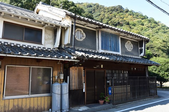 瓜型の虫籠窓が風雅さをアピールしています。