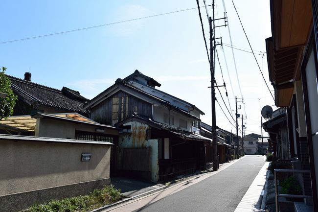 醤油醸造場のレンガ煙突が顔をのぞかせています。