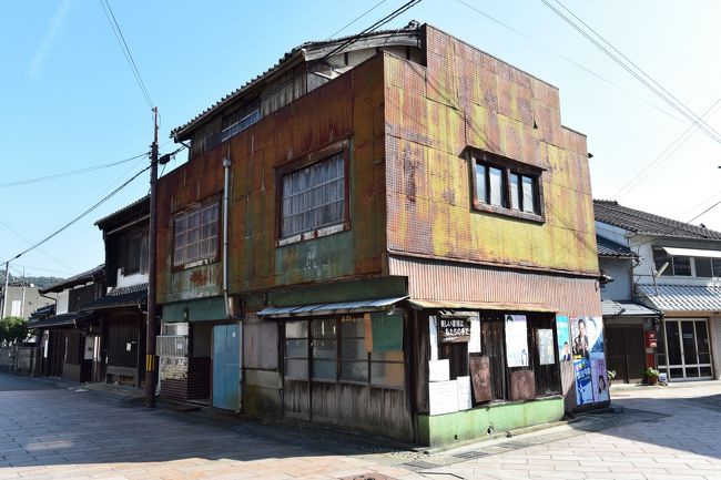 この威容は迫力に満ちています。<br /><br />この辺りは枡形になっているんですが、ここで左折して東側に延びる町並みを歩きます。