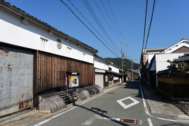 印鑑屋さんの先に連なる町並みです。