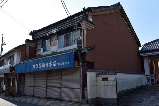 重厚な本卯建の上がった町家です。