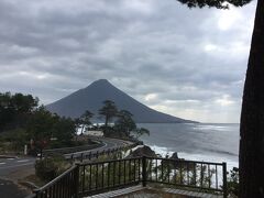 鹿児島2日目。
朝指宿温泉からレンタカーで知覧経由で鹿児島市を通り、
霧島温泉に行きます。
瀬平公園は開聞岳を通り過ぎてすぐの所にある展望公園です。