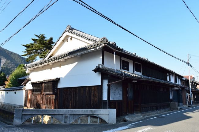 昭和１７年（１９４２年）には、その「菊一醤油」と「淺井醤油」が合併して「龍野醤油」が設立され、現在のヒガシマル醤油社へと発展しました。