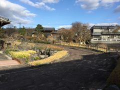 麓公園は、富屋食堂からちらん人形博物館を通り、
麓川に行くまでの間にありました。
小さい公園です。