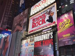 さて、ステーキもミュージカルも堪能したので恒例のタイムズスクエアへ。