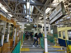 鳥居前駅から約７分で宝山寺駅に到着。