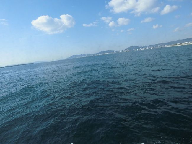 早起きして、５時頃の早朝家を出て、関空ﾌｪﾘｰの神戸港に着き、6時台の船便で神戸を出発。