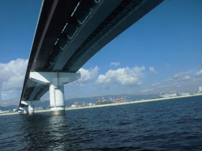 人口島と神戸を結ぶ橋の下を潜り、一路関空へ。