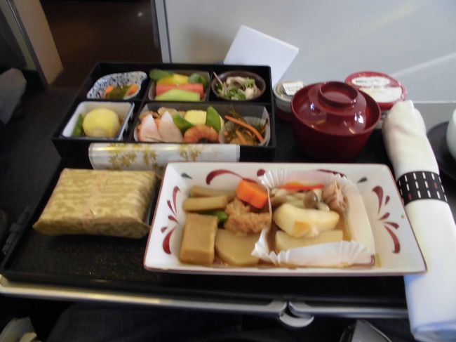 Business Classの昼食。　和食を選択。