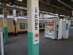 新潟駅に到着。
直江津からの距離は約130km！
新潟長い・・・(；´Д｀)
でも特急車両で乗り心地良く、あっという間だったなー。
