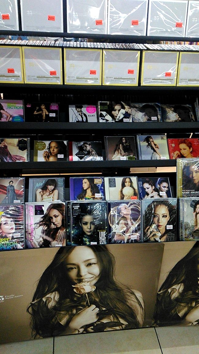 安室ちゃんコーナーもありました。<br /><br />台湾映画で見たいものがあったのですが、まだ発売されたばかりで高かったため、この日は諦めました。<br />また近いうちに台湾に行って買うぞ～